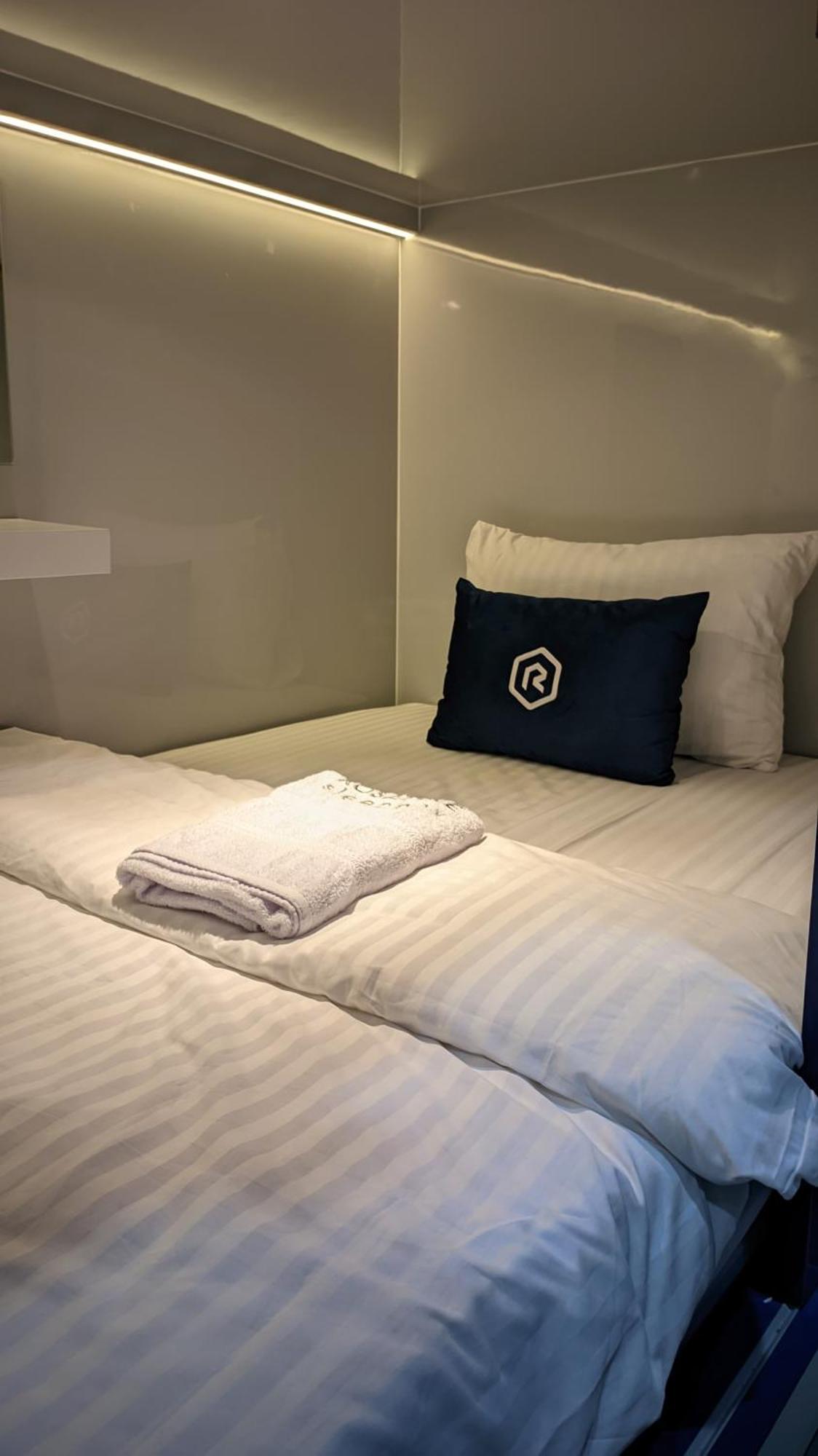 Rosalyne Sleepbox Tugu 2 Hotel Yogyakarta Exterior photo
